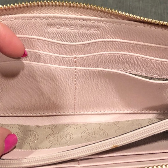 Michael Kors Wallet - Picture 5 of 12